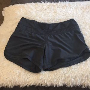 Size 4 LULULEMON SPEED SHORTS🍋🍋